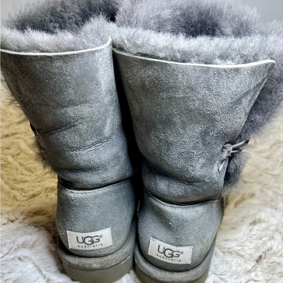 UGG Bailey Button Suede Gray Color Boots 
Warm Cozy Stylish 
Women’s Size 8 - Picture 4 of 9